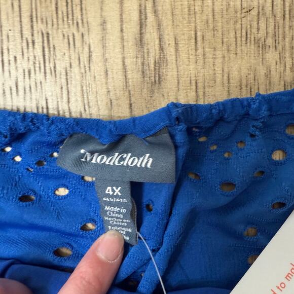 ModCloth Sought After in Sapphire Halter Top 4X NWT - Picture 4 of 11